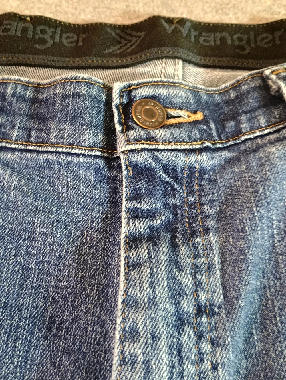 Wrangler Men's Size 34 Classic Straight Leg Blue Jeans